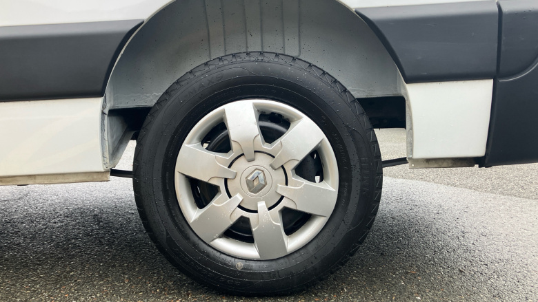 Renault Master Mwb Diesel Fwd MM35dCi 135 Business+ Medium Roof Van